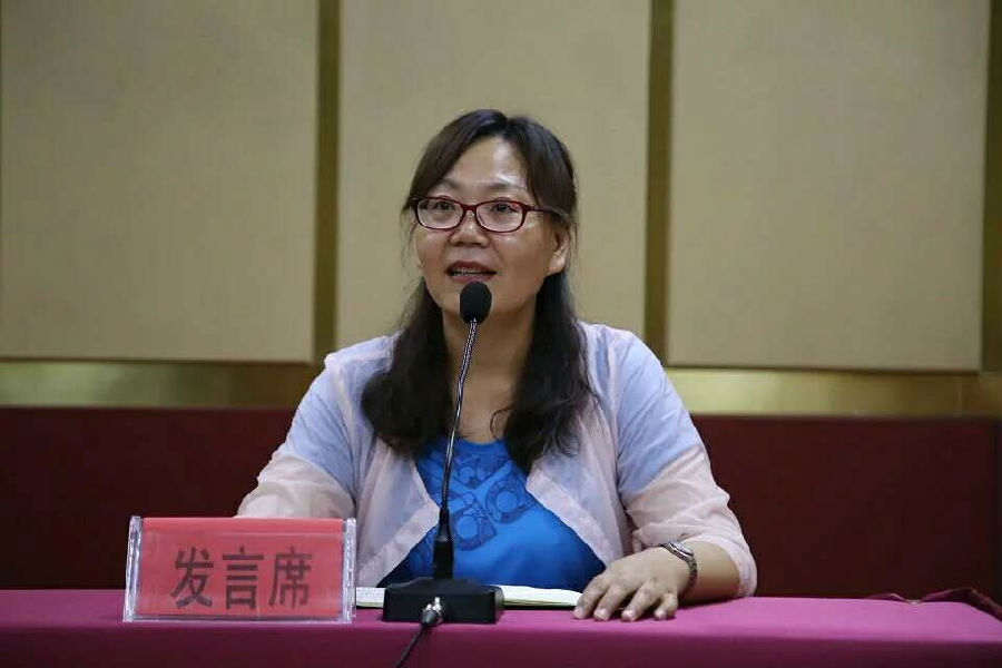 座谈交流:酷爱成人网
党委书记袁玎发言_副本.jpg