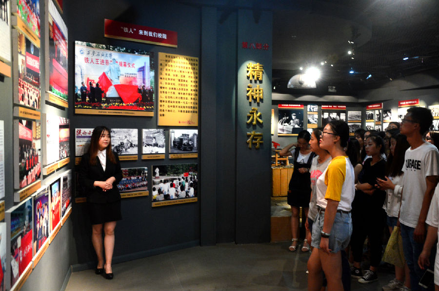 2014级主题党日活动1.jpg